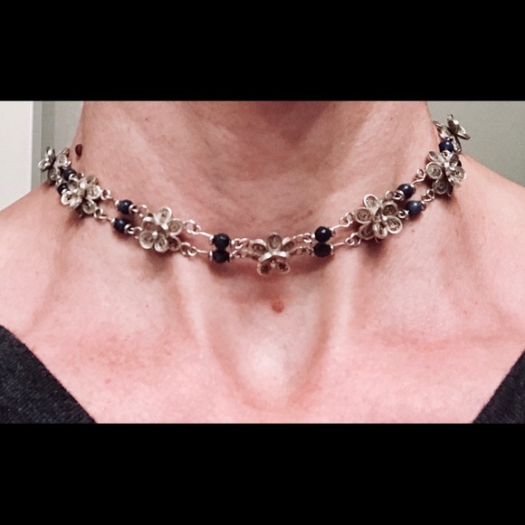 Silver filagree flower choker - Picture 4 of 4